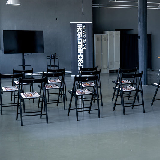 STUDIO MIETE | 1 Tag | Samstag-Studio-LEPSCHI Creative Studio AT-150 m² purer Freiraum für deine Projekte Suchst du nach dem perfekten Spot für dein nächstes Kreativprojekt oder Event? Dann wirst du unser LEPSCHI creative studio lieben.Ein lichtdurchflutetes Loft, das so wandelbar ist wie deine Ideen. Was dich erwartet: Licht & Luft: Cooles Loft-Design mit riesigen Fenstern und Freiraum auf ganzer Fläche Technik ready: 65" Smart-TV, 2 Teufel Boxen (Stereo), Starkstrom, Kabeltrommeln & Foto-/Video-Hintergrun