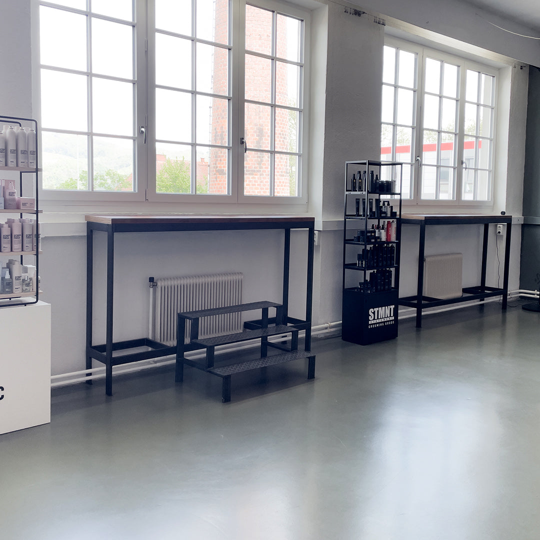 STUDIO MIETE | Mehrere Tage-Studio-LEPSCHI Creative Studio AT-150 m² purer Freiraum für deine Projekte Suchst du nach dem perfekten Spot für dein nächstes Kreativprojekt oder Event? Dann wirst du unser LEPSCHI creative studio lieben.Ein lichtdurchflutetes Loft, das so wandelbar ist wie deine Ideen. Was dich erwartet: Licht & Luft: Cooles Loft-Design mit riesigen Fenstern und Freiraum auf ganzer Fläche Technik ready: 65" Smart-TV, 2 Teufel Boxen (Stereo), Starkstrom, Kabeltrommeln & Foto-/Video-Hintergrundsy